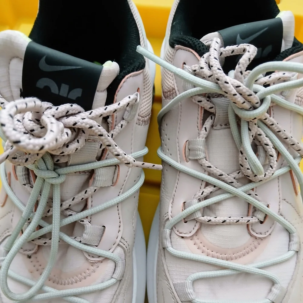 Nike Women's Air Max - Picture 11 of 16